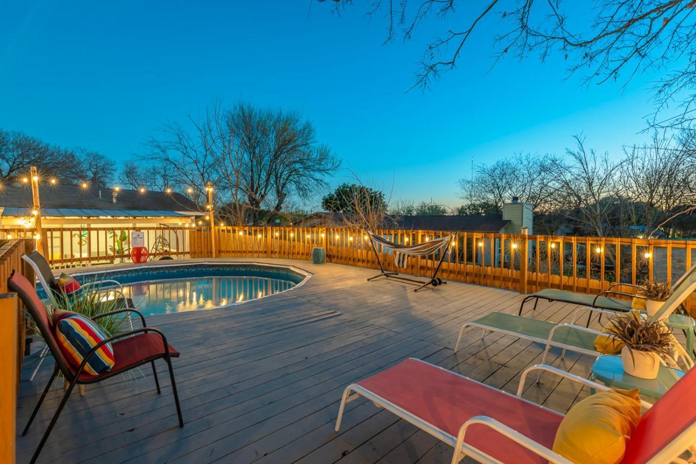 Game Room, Pool & Fire Pit At The Medical Center San Antonio Luaran gambar