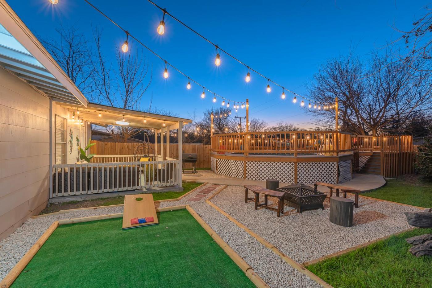Game Room, Pool & Fire Pit At The Medical Center San Antonio Luaran gambar