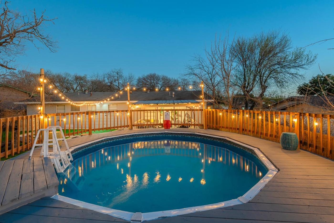 Game Room, Pool & Fire Pit At The Medical Center San Antonio Luaran gambar