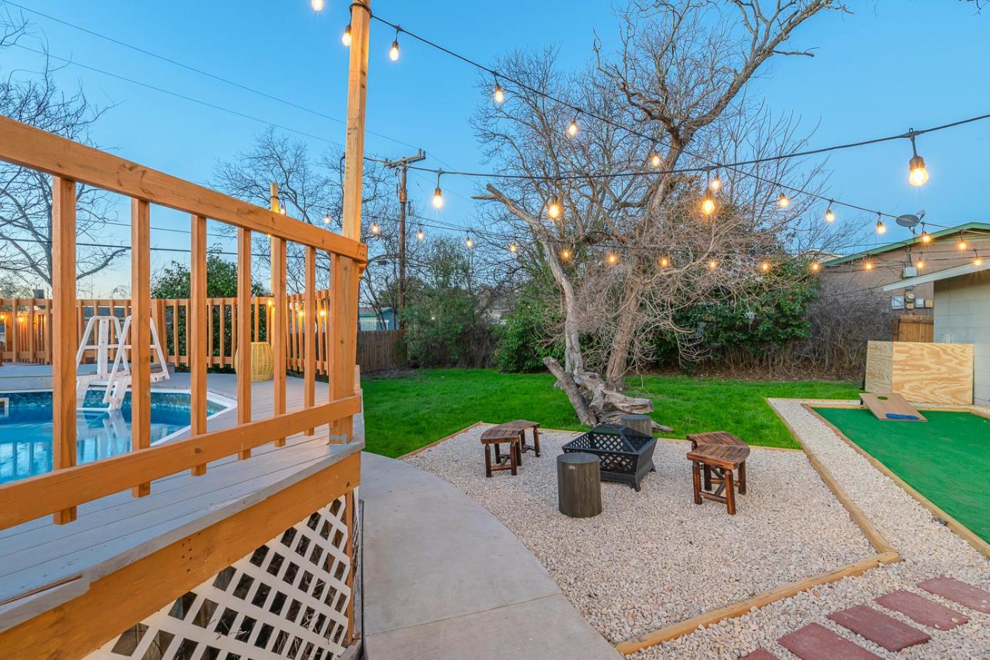 Game Room, Pool & Fire Pit At The Medical Center San Antonio Luaran gambar