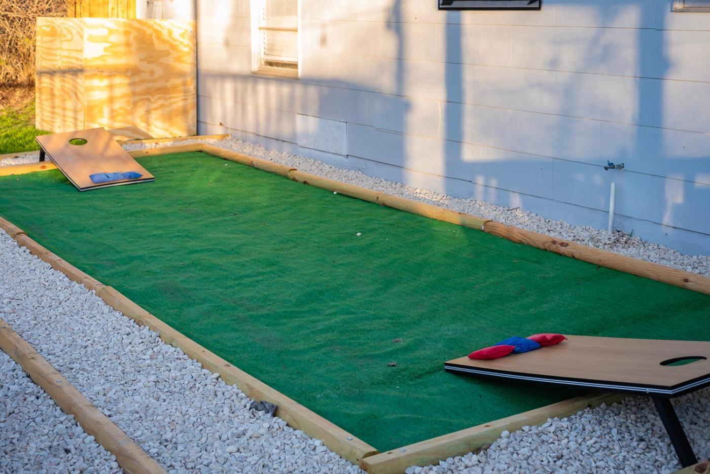 Game Room, Pool & Fire Pit At The Medical Center San Antonio Luaran gambar