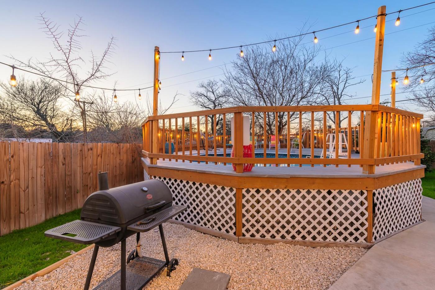 Game Room, Pool & Fire Pit At The Medical Center San Antonio Luaran gambar