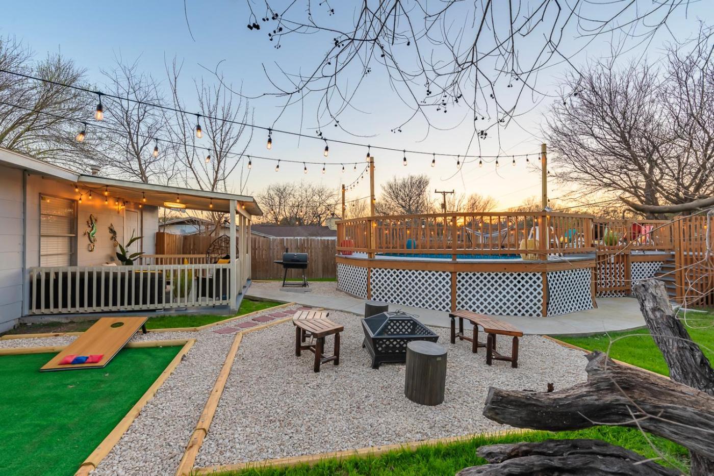 Game Room, Pool & Fire Pit At The Medical Center San Antonio Luaran gambar