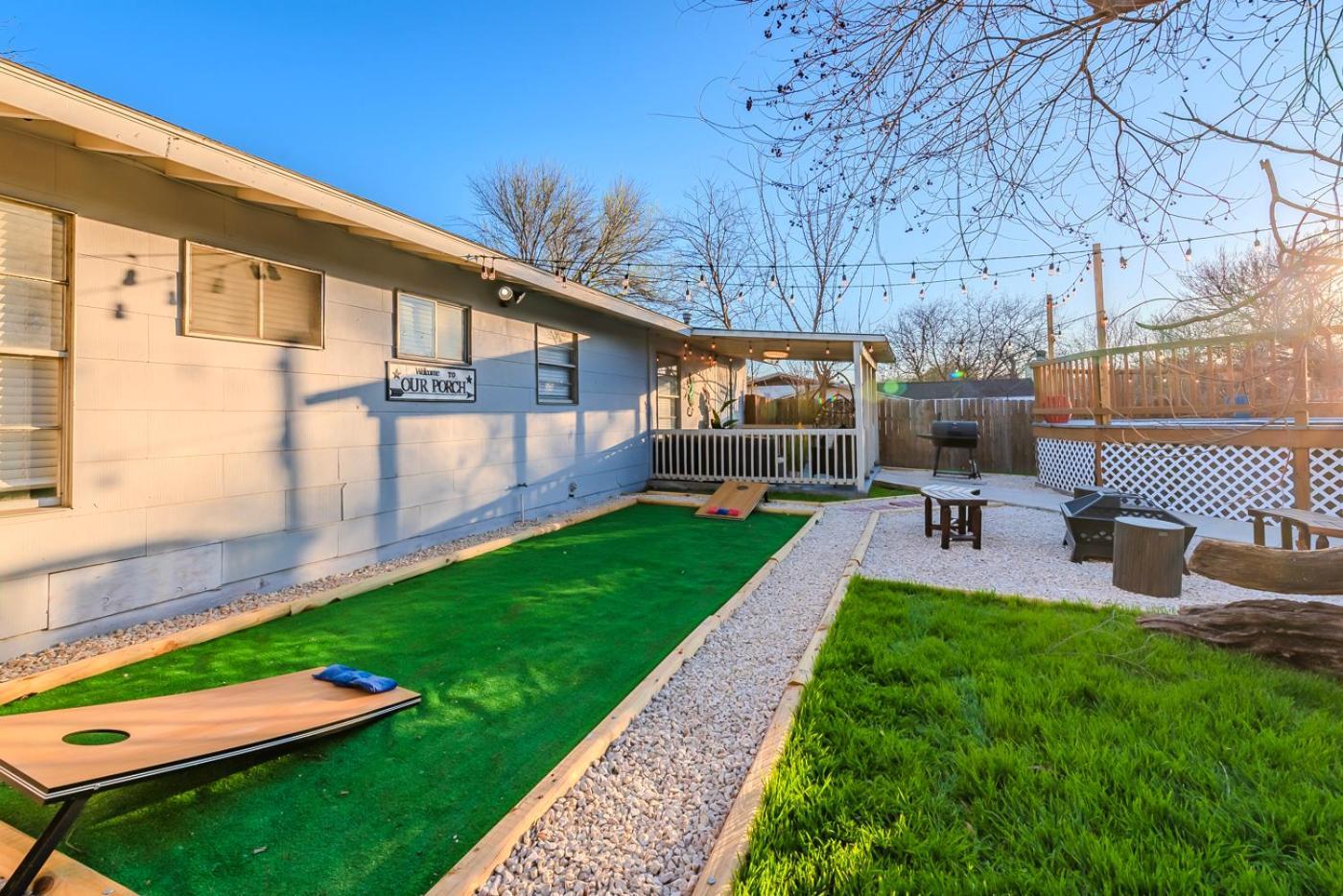 Game Room, Pool & Fire Pit At The Medical Center San Antonio Luaran gambar
