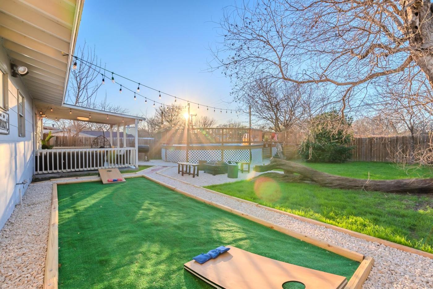 Game Room, Pool & Fire Pit At The Medical Center San Antonio Luaran gambar