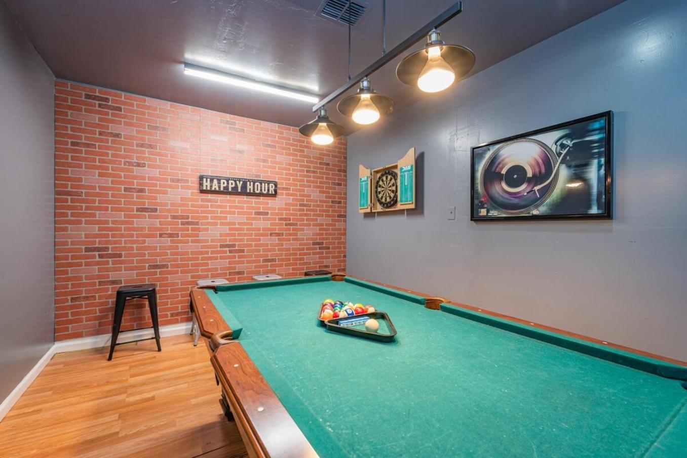 Game Room, Pool & Fire Pit At The Medical Center San Antonio Luaran gambar