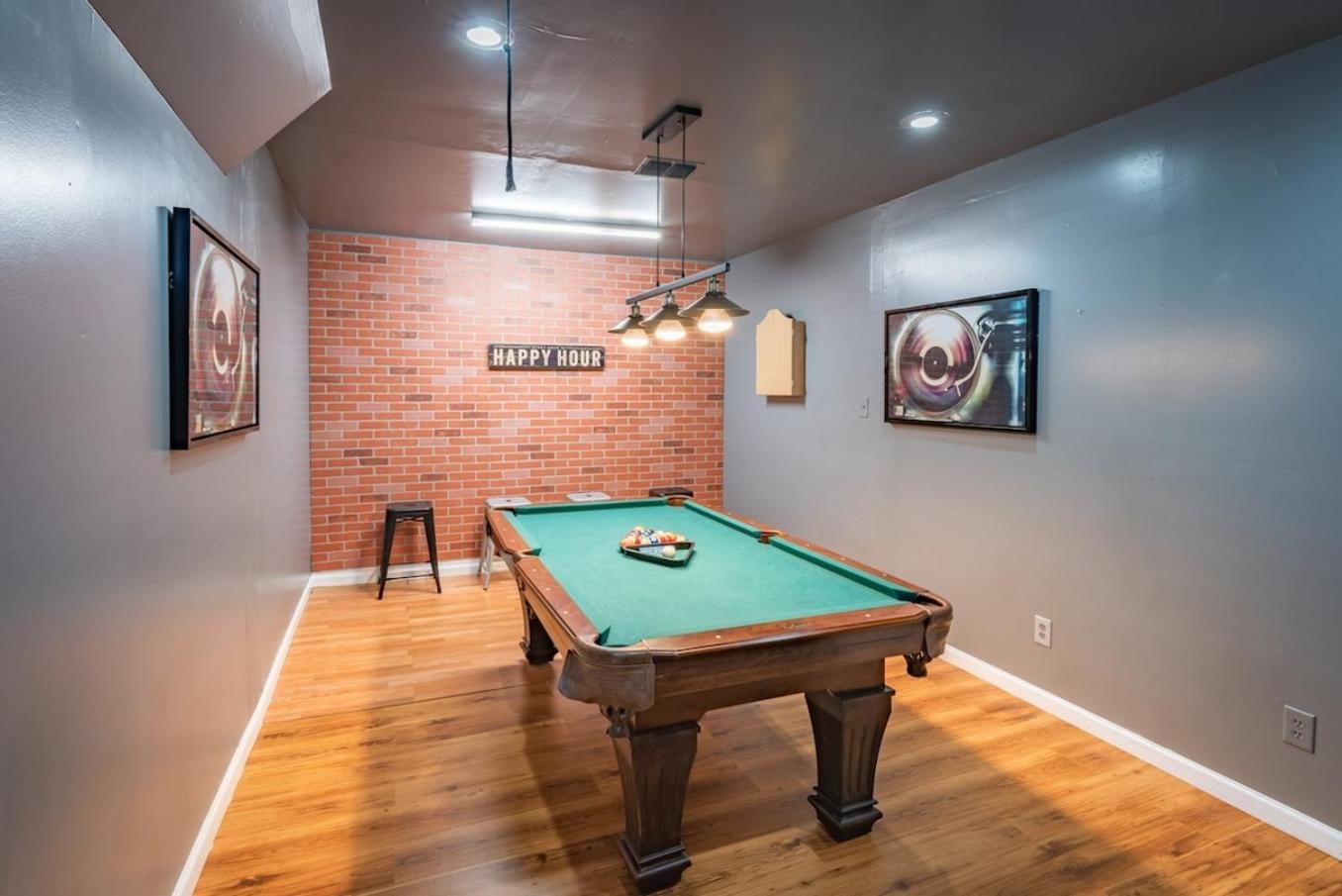 Game Room, Pool & Fire Pit At The Medical Center San Antonio Luaran gambar